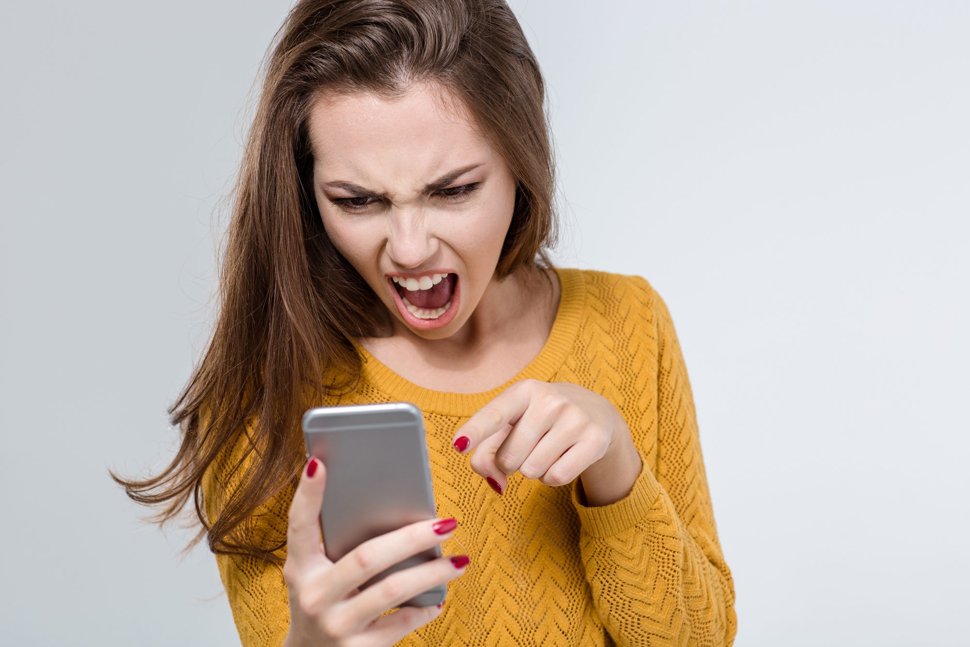 Angry woman screaming on the phone | WOM10